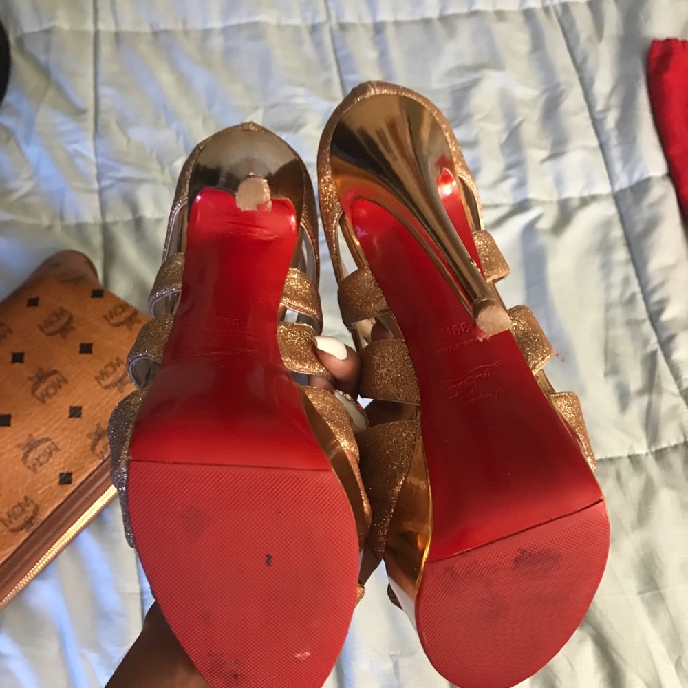 Worn once for a wedding. Comes with original dustbag.